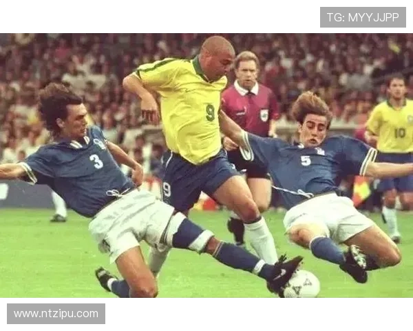 速度与激情足球明星联手挑战极限赛道展现运动魅力与团队精神